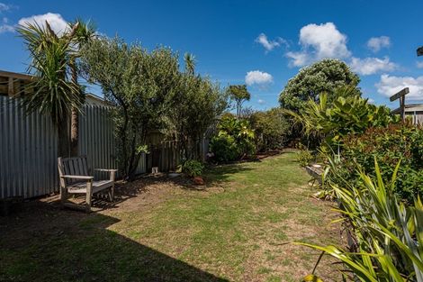 Photo of property in 36 Apu Crescent, Lyall Bay, Wellington, 6022