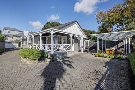 Photo of property in 384b Devonport Road, Tauranga South, Tauranga, 3112