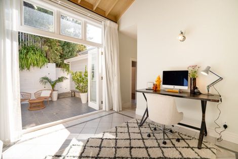 Photo of property in 4 The Crescent, Roseneath, Wellington, 6011