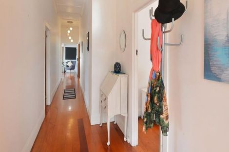 Photo of property in 8 Seaview Road, Whangarei, 0110