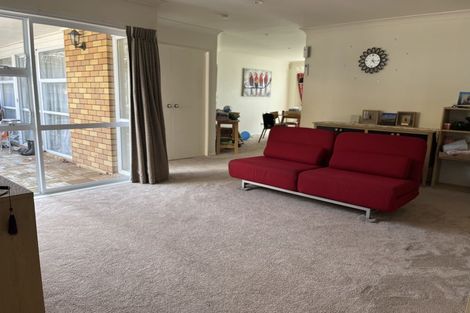 Photo of property in 8 Ballini Rise, West Harbour, Auckland, 0618