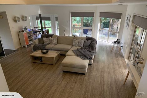 Photo of property in 13 Crimson Park, Oteha, Auckland, 0632