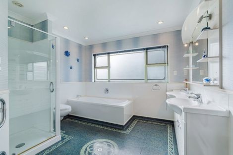Photo of property in 88 Boord Crescent, Kumeu, 0891