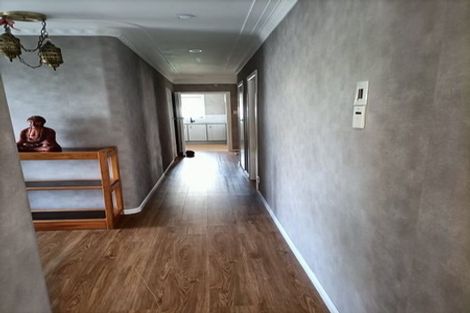 Photo of property in 5 Sutton Crescent, Papatoetoe, Auckland, 2025