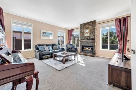 Photo of property in 24 The Mews, Shamrock Park, Auckland, 2016