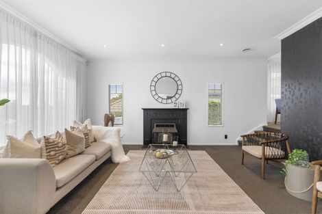 Photo of property in 30 Mandeville Place, Unsworth Heights, Auckland, 0632