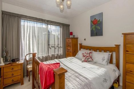 Photo of property in 2/92 North Avon Road, Richmond, Christchurch, 8013