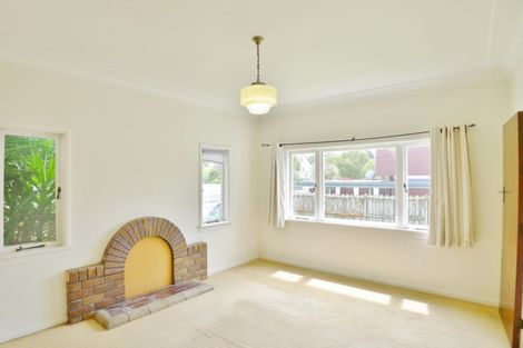 Photo of property in 42 Atkin Avenue, Mission Bay, Auckland, 1071