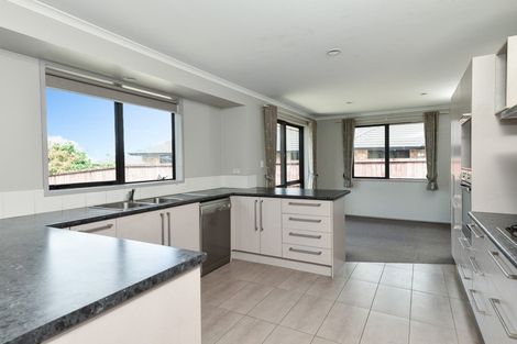 Photo of property in 69 Farnborough Drive, Grandview Heights, Hamilton, 3200