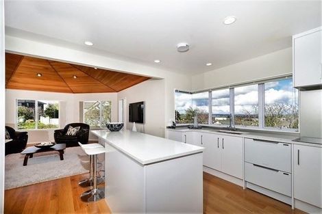 Photo of property in 1 Glucina Avenue, West Harbour, Auckland, 0618