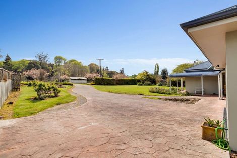 Photo of property in 20 Paraekaretu Street, Hunterville, 4730