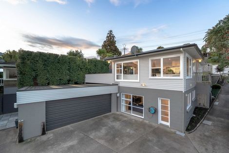 Photo of property in 5 Sea Vista Avenue, Beach Haven, Auckland, 0626