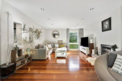 Photo of property in 5 Glentui Grove, Khandallah, Wellington, 6035