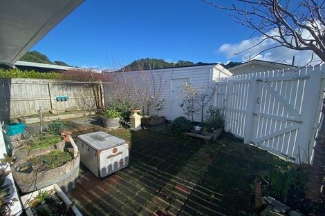 Photo of property in 18 Mantell Street, Seatoun, Wellington, 6022