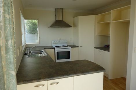 Photo of property in 6b Kinapori Terrace, Newlands, Wellington, 6037