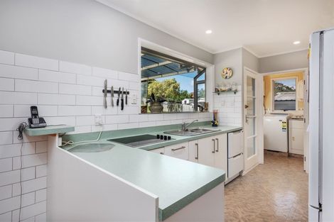 Photo of property in 62 Chilcott Road, Henderson, Auckland, 0612