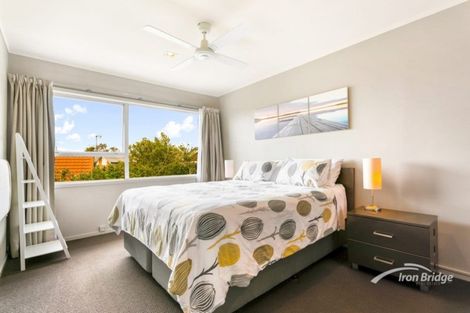 Photo of property in 3/108 East Coast Road, Forrest Hill, Auckland, 0620