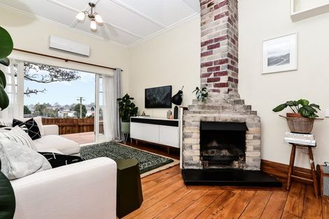 Photo of property in 75 Tuhikaramea Road, Dinsdale, Hamilton, 3204