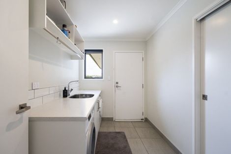 Photo of property in 14 Heatherlea Road West, Levin, 5575