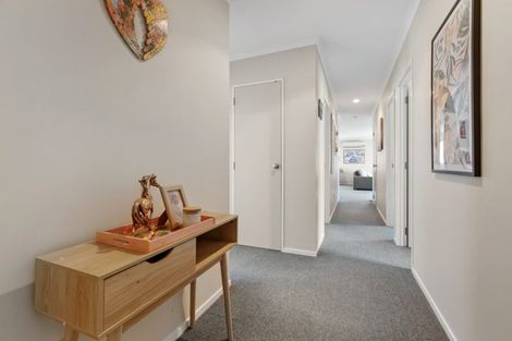 Photo of property in 3a Simons Street, Moturoa, New Plymouth, 4310