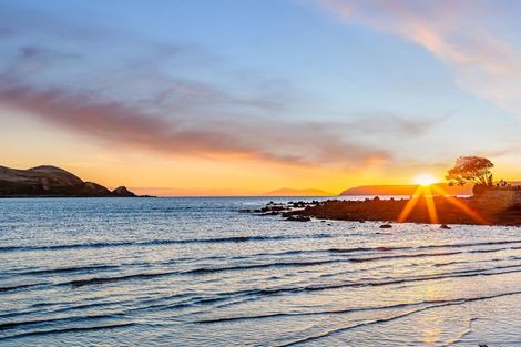 Photo of property in 5 Beach Road, Plimmerton, Porirua, 5026