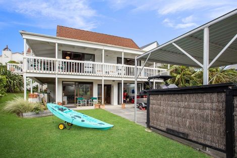 Photo of property in 21 Du Fresne Place, Russell, 0202