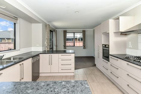 Photo of property in 69 Farnborough Drive, Grandview Heights, Hamilton, 3200