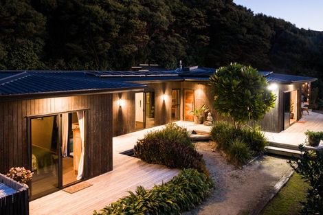 Photo of property in 380 Whaanga Road, Raglan, 3297