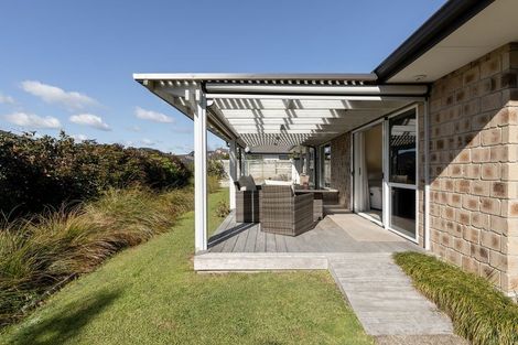 Photo of property in 15 Parkland Rise, Omokoroa, 3114