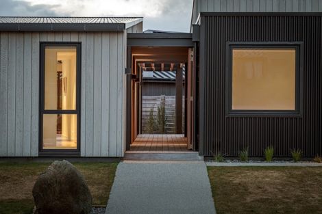 Photo of property in 17 Doug Ledgerwood Drive, Wanaka, 9305