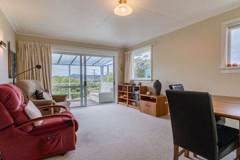 Photo of property in 21 Honeystone Street, Helensburgh, Dunedin, 9010