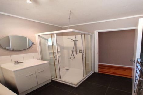Photo of property in 60 Hellyers Street, Birkdale, Auckland, 0626