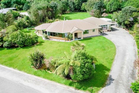 Photo of property in 37 Kew Road, Westport, 7825