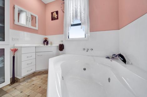 Photo of property in 21 Kent Terrace, Midhirst, Stratford, 4394