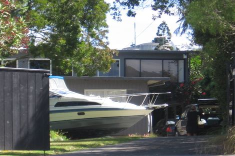 Photo of property in 28 Montana Avenue, Murrays Bay, Auckland, 0630