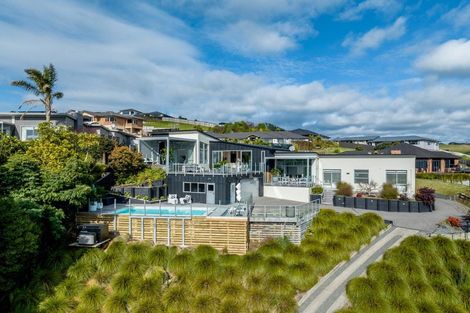 Photo of property in 38 Holcombrooke Lane, Welcome Bay, Tauranga, 3175