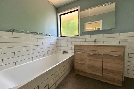 Photo of property in 17 Tomintoul Place, Highland Park, Auckland, 2010