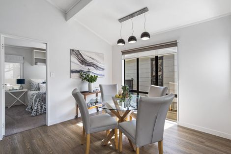 Photo of property in 10 Coubray Place, Botany Downs, Auckland, 2010