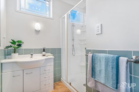 Photo of property in 4 Worthington Place, West Harbour, Auckland, 0618