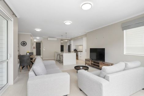 Photo of property in 2 Kotuku Lane, Hobsonville, Auckland, 0616