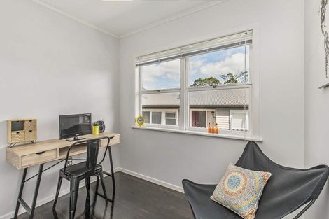 Photo of property in 15 Saffron Street, Birkdale, Auckland, 0626