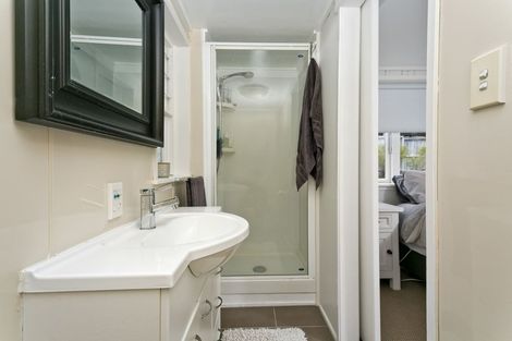 Photo of property in 1/1 Tainui Street, Torbay, Auckland, 0630