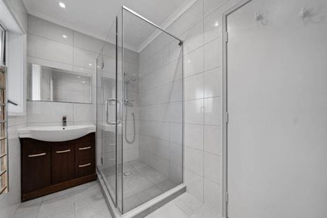 Photo of property in 54 Edgewater Drive, Pakuranga, Auckland, 2010