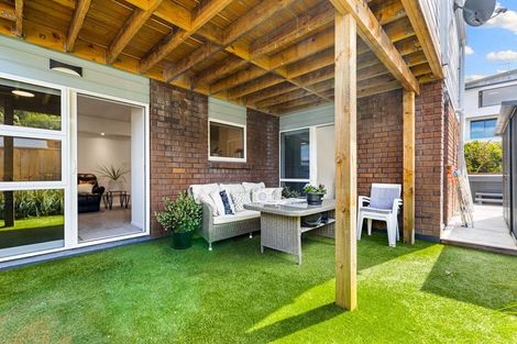 Photo of property in 3/28 Manly Esplanade, Browns Bay, Auckland, 0630