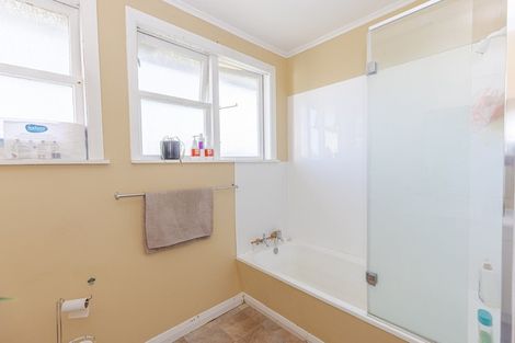 Photo of property in 8 Cross Street, Castlecliff, Whanganui, 4501