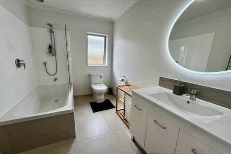 Photo of property in 16 Whareatua Avenue, Takanini, 2112