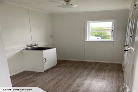 Photo of property in 7 Christmas Road, Manurewa, Auckland, 2102