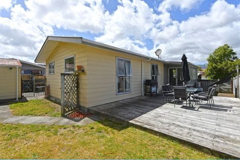 Photo of property in 41 Hartford Crescent, Totara Park, Upper Hutt, 5018