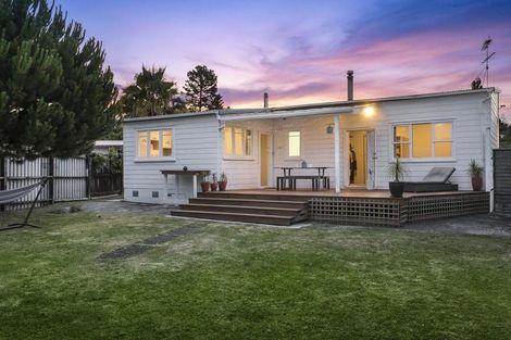 Photo of property in 124 Glendale Road, Glen Eden, Auckland, 0602