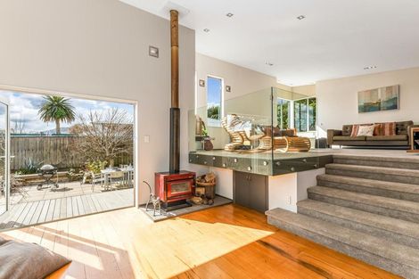Photo of property in 21 Paekakariki Hill Road, Pauatahanui, Porirua, 5381